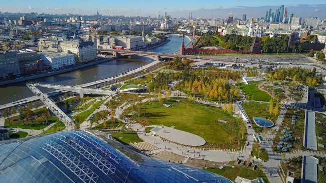 Панорама парка «Зарядье» с крыши комплекса «Филармония». Фото: Wikipedia