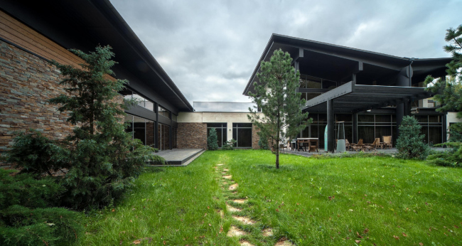 Wing-house in the Moscow area. Architect: Roman Leonidov � Studio of Roman Leonidov