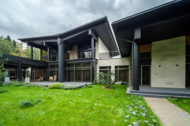 Wing-house in the Moscow area. Architect: Roman Leonidov � Studio of Roman Leonidov