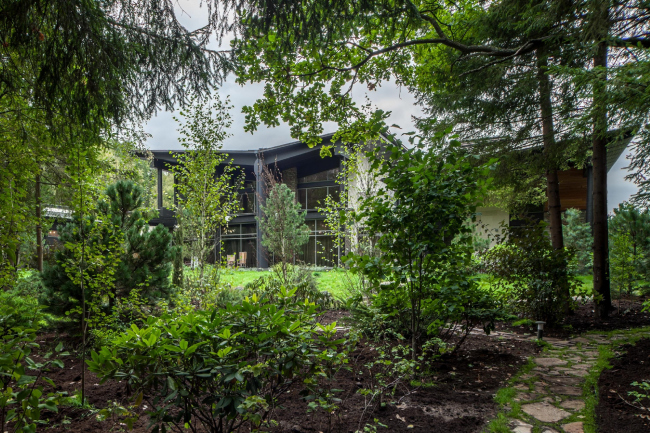 Wing-house in the Moscow area. Architect: Roman Leonidov � Studio of Roman Leonidov