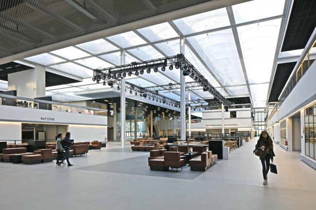   École Centrale Paris.   Philippe Ruault,  OMA