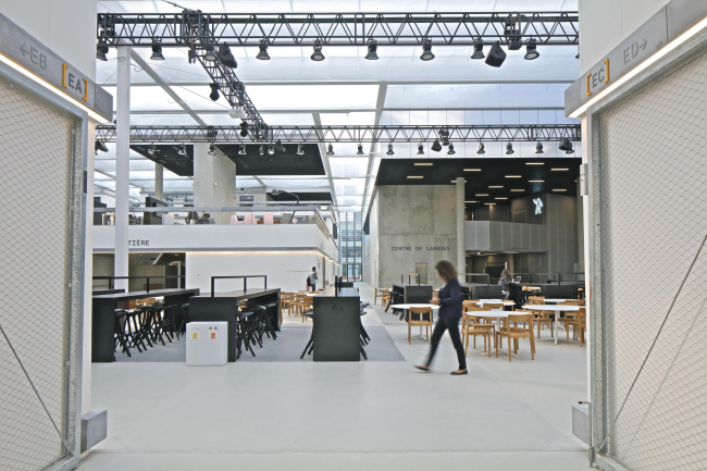   École Centrale Paris.   Philippe Ruault,  OMA