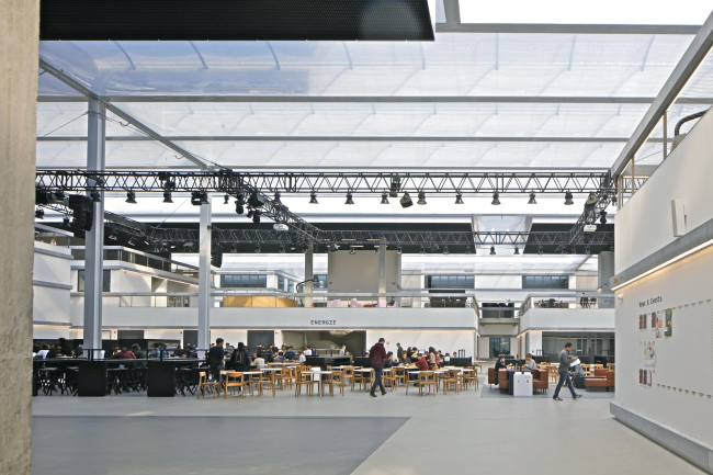   École Centrale Paris.   Philippe Ruault,  OMA