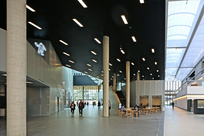   École Centrale Paris.   Philippe Ruault,  OMA