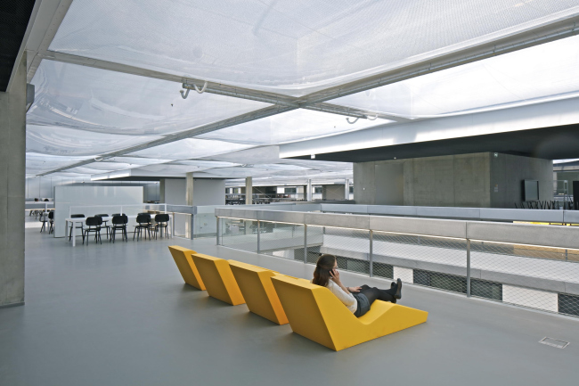 ���������� ������� École Centrale Paris. ���� � Philippe Ruault, ������������� OMA