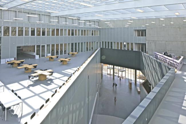 ���������� ������� École Centrale Paris. ���� � Philippe Ruault, ������������� OMA