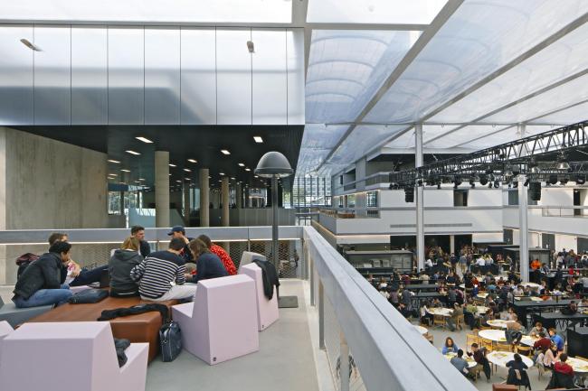   École Centrale Paris.   Philippe Ruault,  OMA