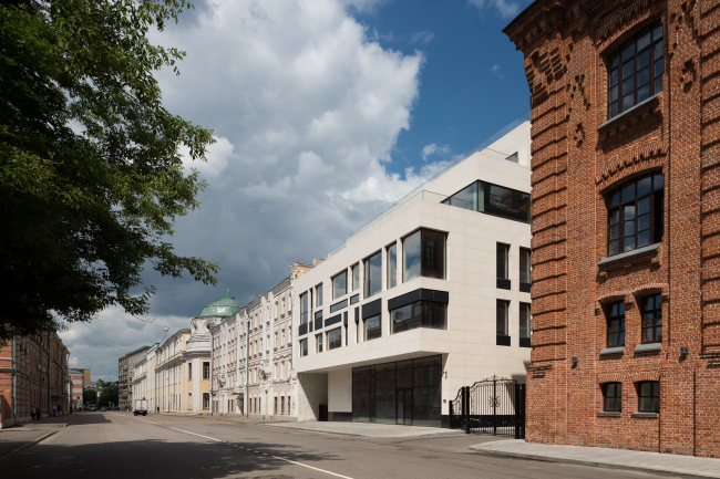 "Wine House" residential complex. Photograph � Ilia Ivanov
