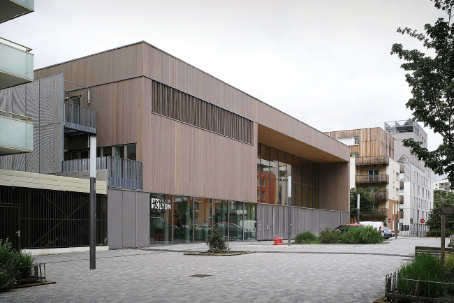 ���������� ����� ����� ���� �����, ����, �������. 
Dietrich | Untertrifaller, Tekhnê Architectes. ����������� ������������� ��������� ������� �� ���������