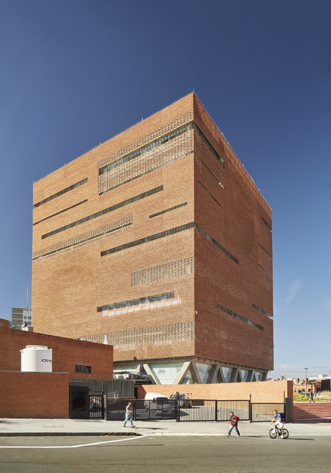 Больница Fundación Santa Fe de Bogotá – расширение © Andrés Valbuena