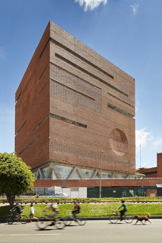 Больница Fundación Santa Fe de Bogotá – расширение © Andrés Valbuena