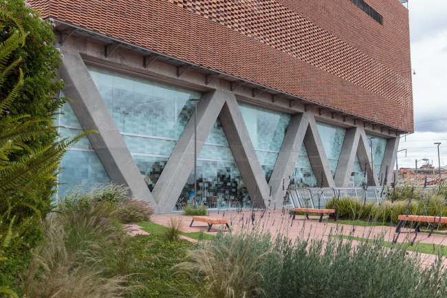 �������� Fundación Santa Fe de Bogotá � ���������� � Alejandro Arango