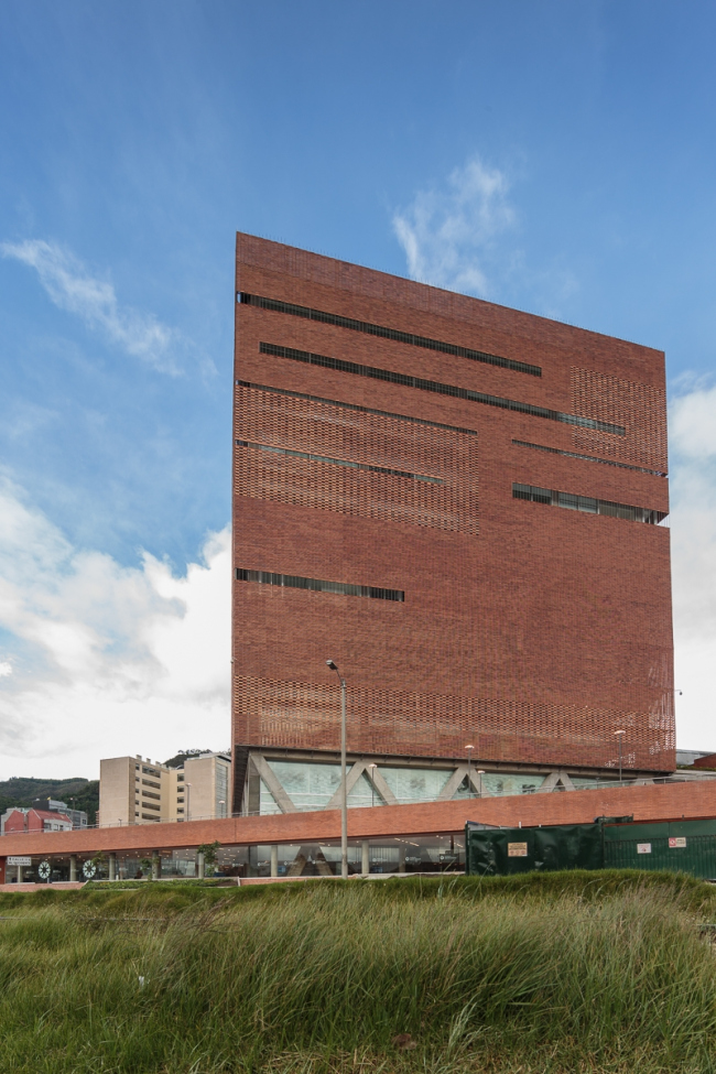 �������� Fundación Santa Fe de Bogotá � ���������� � Alejandro Arango
