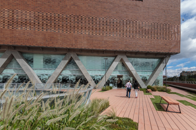 �������� Fundación Santa Fe de Bogotá � ���������� � Alejandro Arango