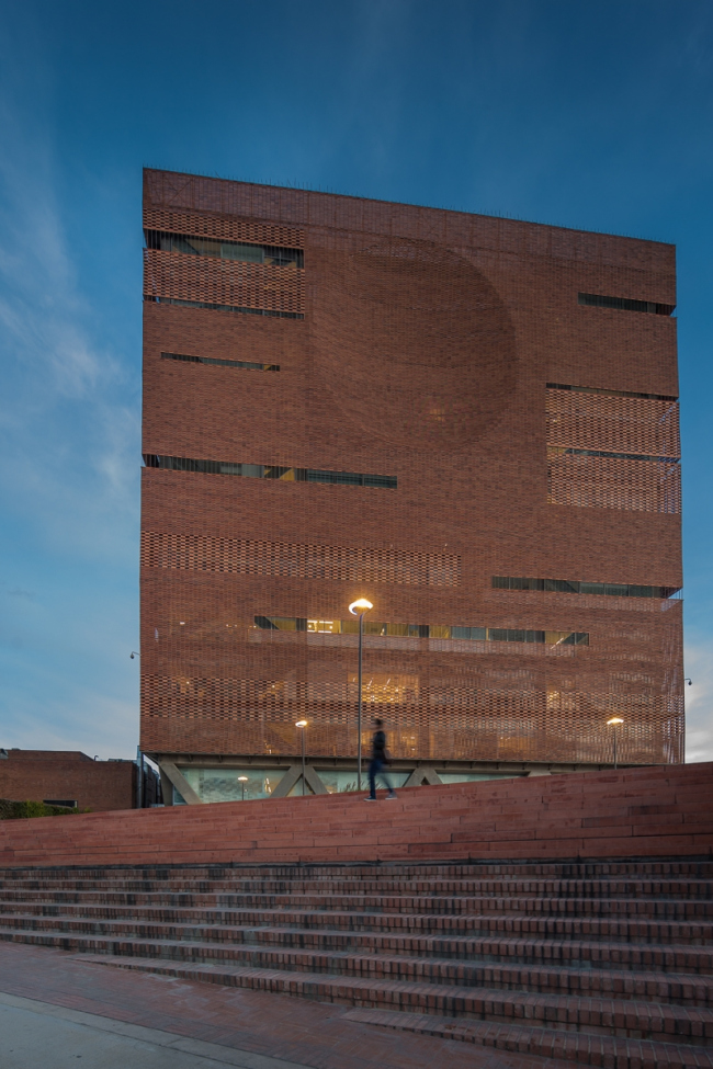 �������� Fundación Santa Fe de Bogotá � ���������� � Alejandro Arango