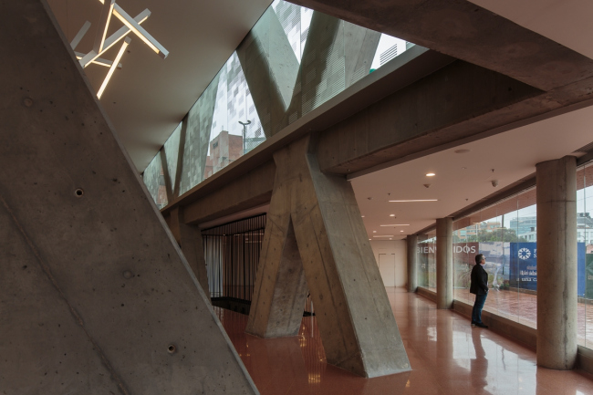 �������� Fundación Santa Fe de Bogotá � ���������� � Alejandro Arango