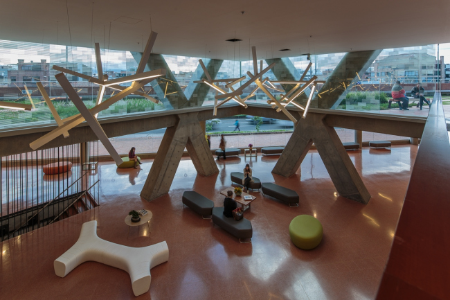 �������� Fundación Santa Fe de Bogotá � ���������� � Alejandro Arango