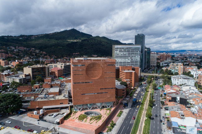 �������� Fundación Santa Fe de Bogotá � ���������� � Alejandro Arango