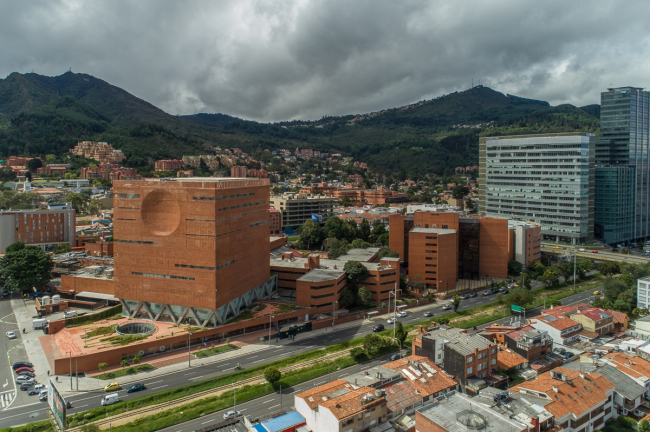 �������� Fundación Santa Fe de Bogotá � ���������� � Alejandro Arango