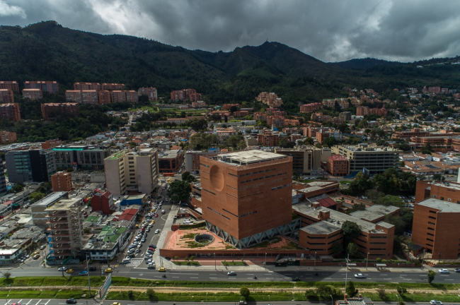 Больница Fundación Santa Fe de Bogotá – расширение © Alejandro Arango