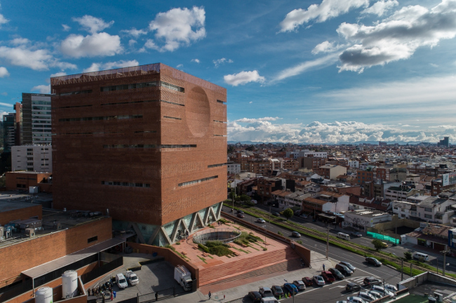 �������� Fundación Santa Fe de Bogotá � ���������� � Alejandro Arango