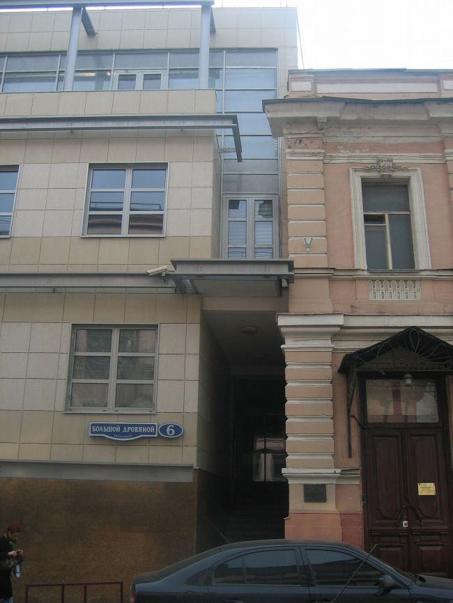 Административное здание в Большом Дровяном переулке