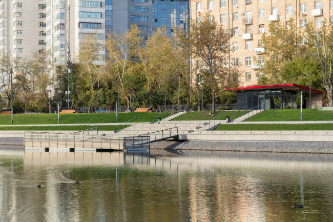 Reorganization of the Krasnogvardeiskie Ponds. The floating stage  WOWHAUS