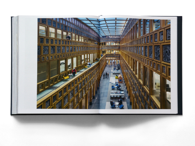 Ornament & Identity � 2018 Hatje Cantz Verlag, Neutelings Riedijk Architects and
authors