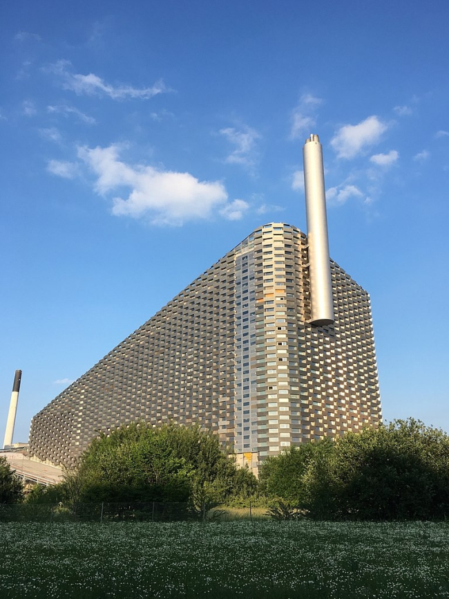 ���������������������� ����� � ��� Amager Bakke (ARC). ����: Orf3us via Wikimedia Commons. �������� Creative Commons Attribution-Share Alike 4.0 International