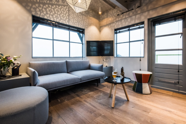 - YAYS Concierged Boutique Apartments    Studio Edward van Vliet