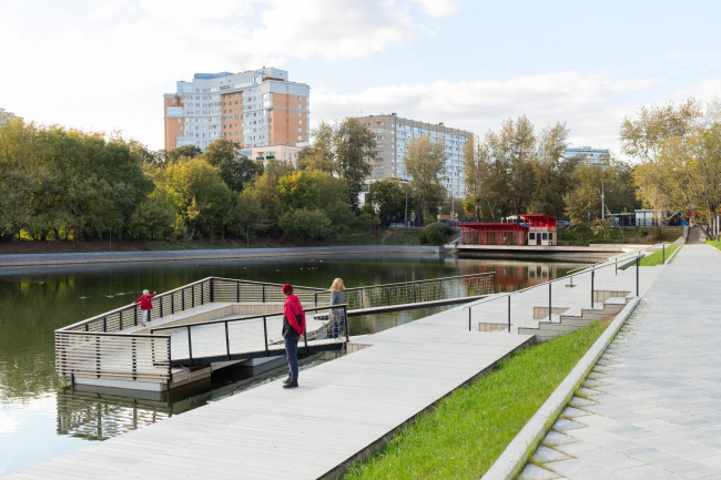 Reorganization of the Krasnogvardeiskie Ponds. The floating stage � WOWHAUS