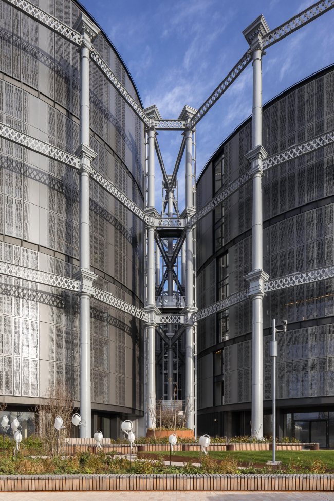 ����� �������� Gasholders London � Peter Lander