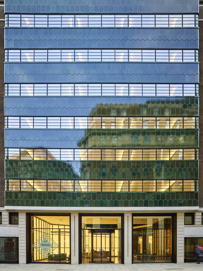 ������� �������� N1 New Oxford Street. ������������� � Timothy  Soar