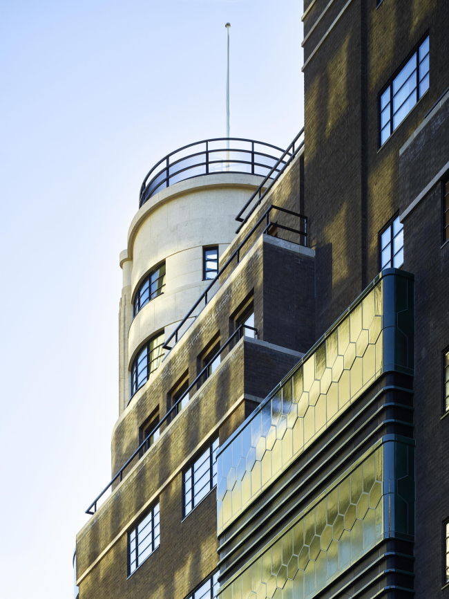 ������� �������� N1 New Oxford Street. ������������� � Timothy  Soar