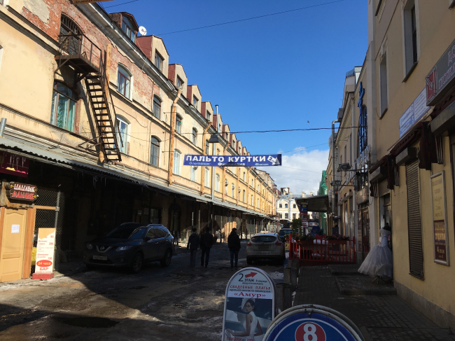 The inner space of Apraksin Dvor. March 2018. Photo: Elena Petukhova