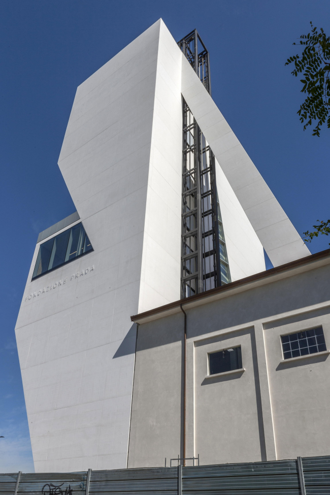 ������ Torre � ��������� ����� Prada. ����: Jacopo Milanesi � OMA