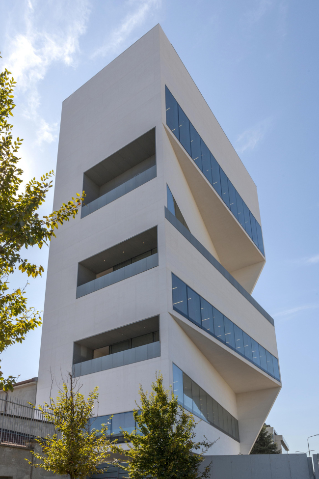 ������ Torre � ��������� ����� Prada. ����: Jacopo Milanesi � OMA