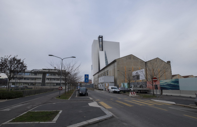 ������ Torre � ��������� ����� Prada. ����: Jacopo Milanesi � OMA