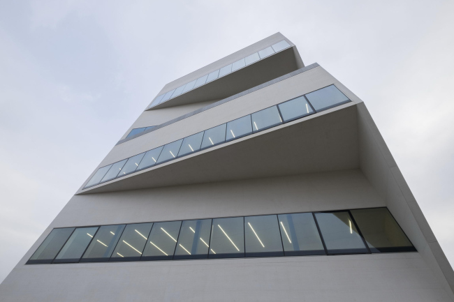 ������ Torre � ��������� ����� Prada. ����: Jacopo Milanesi � OMA