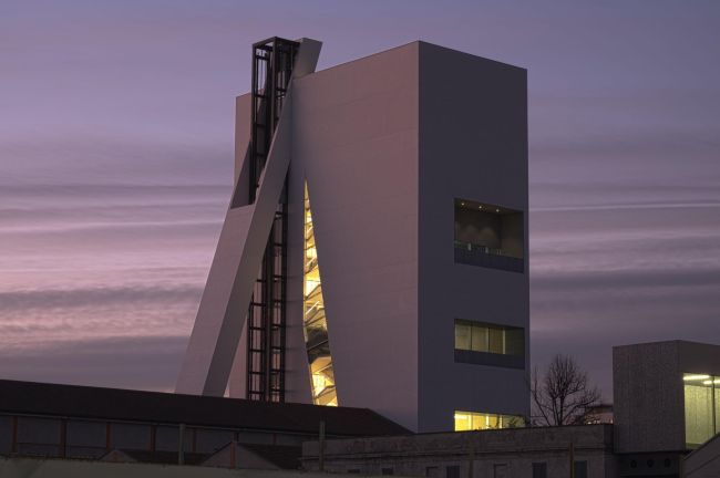  Torre    Prada. : Jacopo Milanesi  OMA