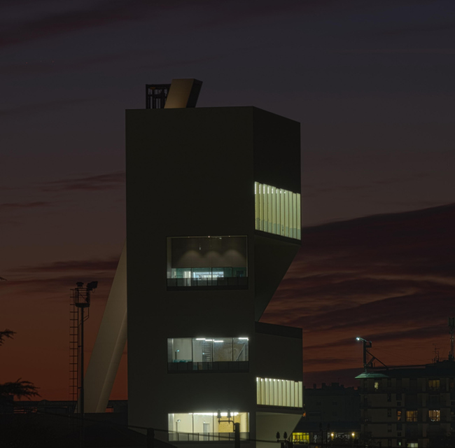  Torre    Prada. : Jacopo Milanesi  OMA