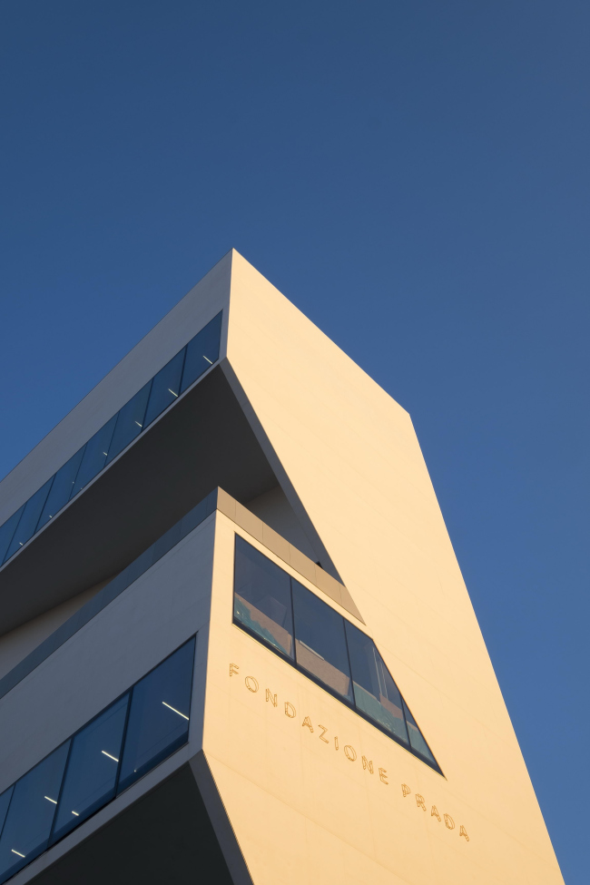 ������ Torre � ��������� ����� Prada. ����: Jacopo Milanesi � OMA
