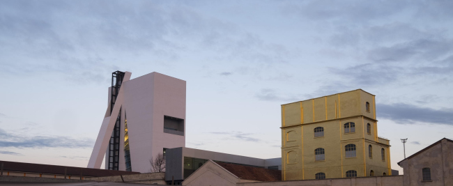 ������ Torre � ��������� ����� Prada. ����: Jacopo Milanesi � OMA