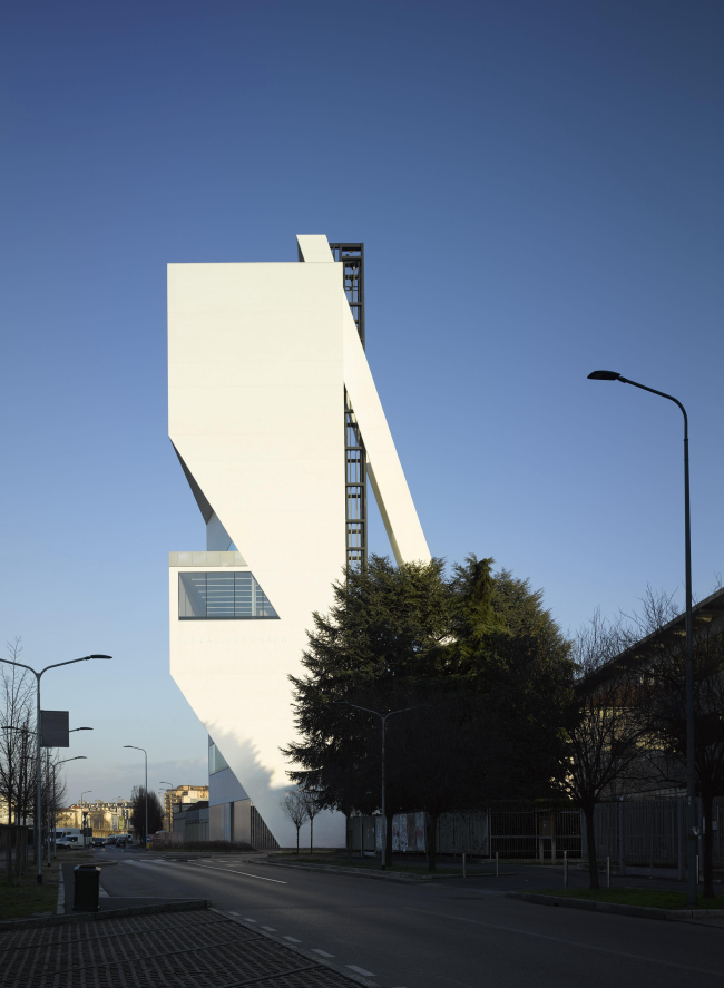 ������ Torre � ��������� ����� Prada. ����: Bas Princen. 2018. ������������� Fondazione Prada