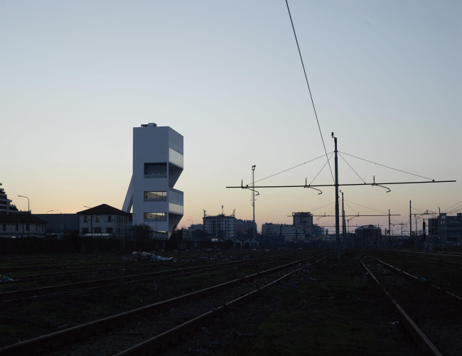  Torre    Prada. : Bas Princen. 2018.  Fondazione Prada