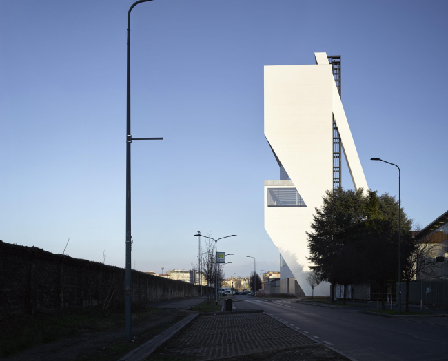 ������ Torre � ��������� ����� Prada. ����: Bas Princen. 2018. ������������� Fondazione Prada
