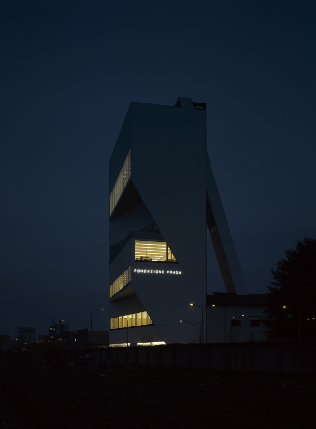 Корпус Torre в комплексе Фонда Prada. Фото: Bas Princen. 2018. Предоставлено Fondazione Prada