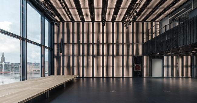 �������� BLOX. ����: Delfino Sisto Legnani & Marco Cappelletti � OMA