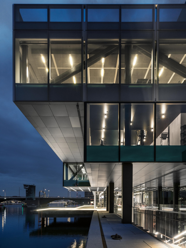 �������� BLOX. ����: Delfino Sisto Legnani & Marco Cappelletti � OMA