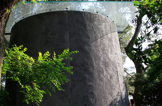  .     / A chapel as a roadside shrine. :  , .